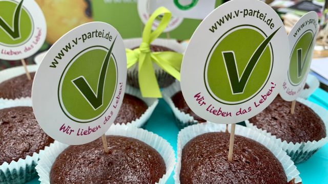 Geburtstagsfeier auf der VeggieWorld in Berlin 2022