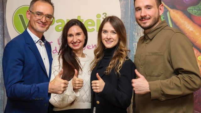 V-Partei³ startet optimistisch in die Kommunalwahl 2026 – Roland Wegner mit 100 Prozent als Oberbürgermeisterkandidat für Augsburg nominiert